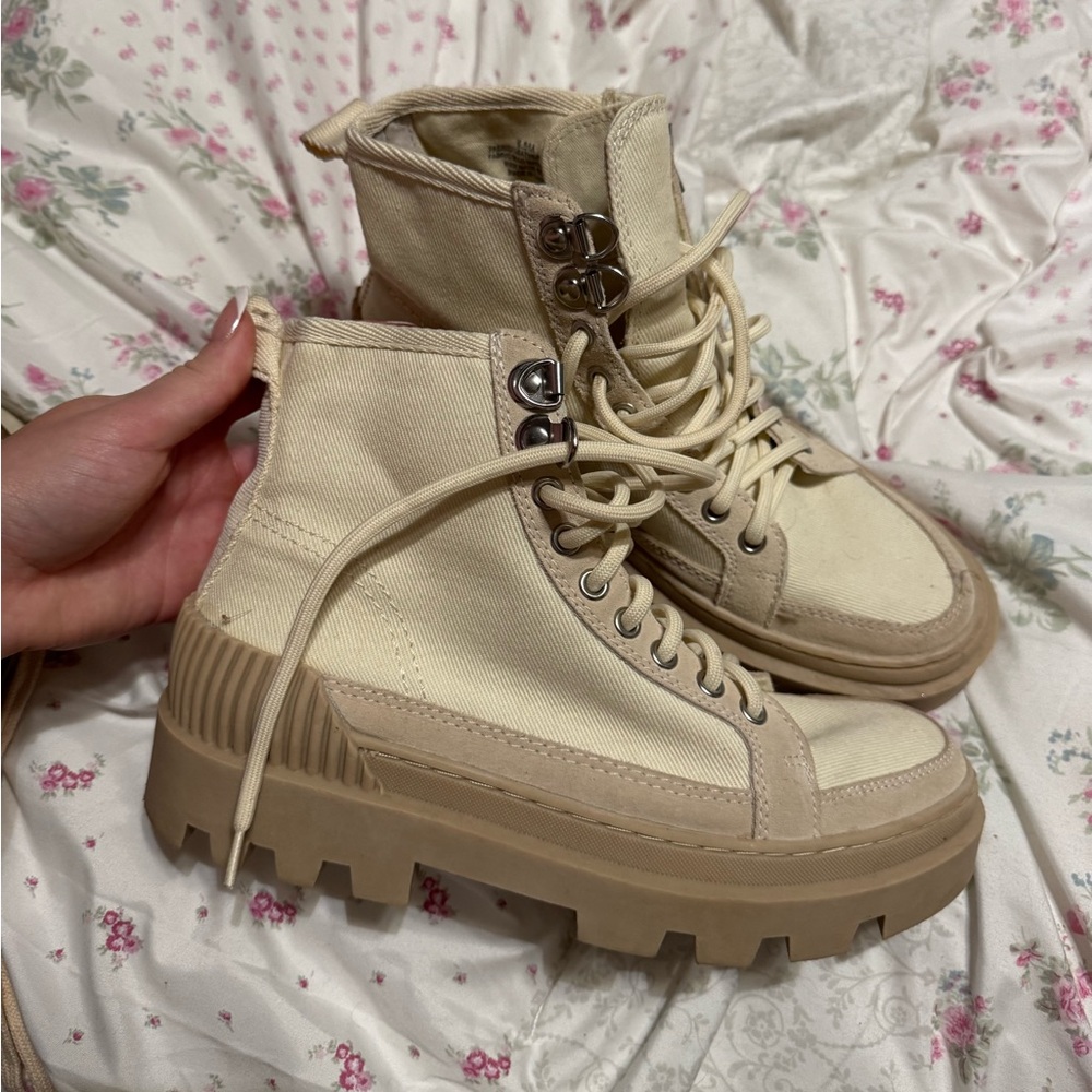 Combat boots